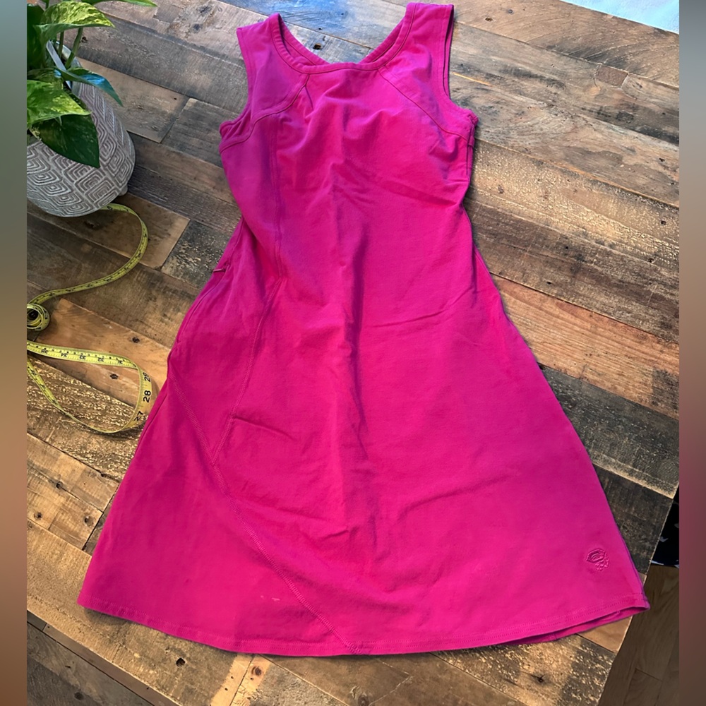 Mountain hardware athletic dress